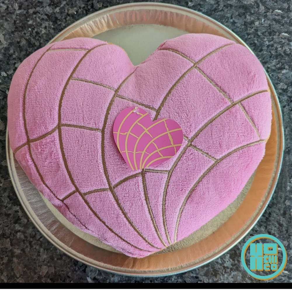 Concha heart pillows